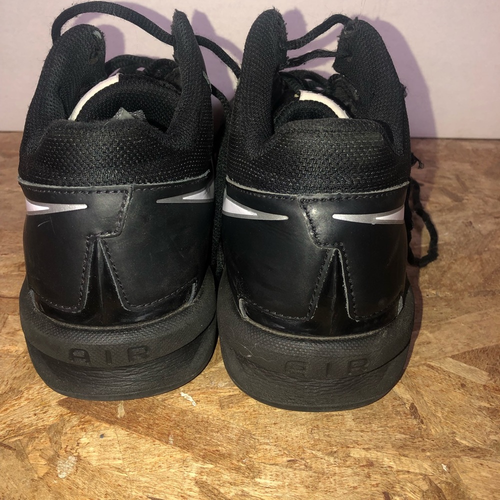 Men’s basketball shoes